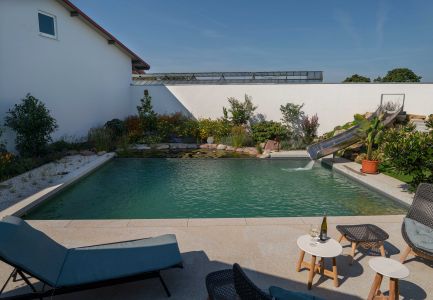 Pool aus der Vogelperspektive